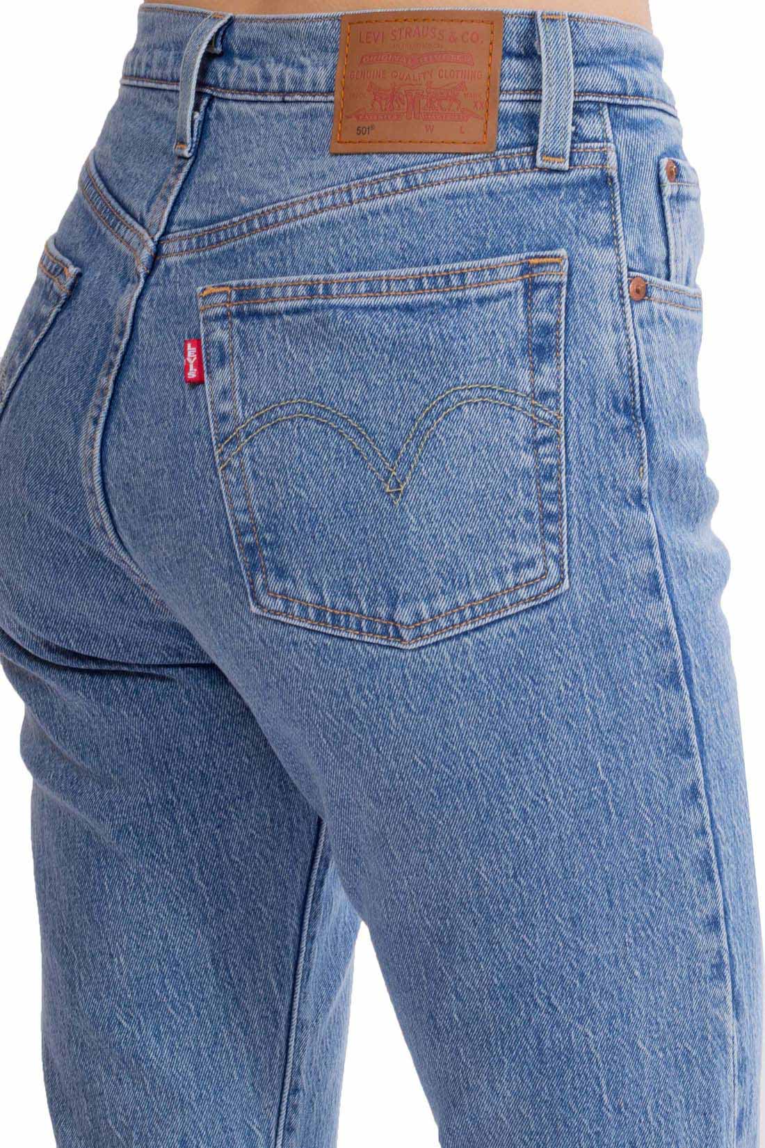 Women's 501 Original Levi's Jeans Medium Light Wash Regular Fit Jeans.
